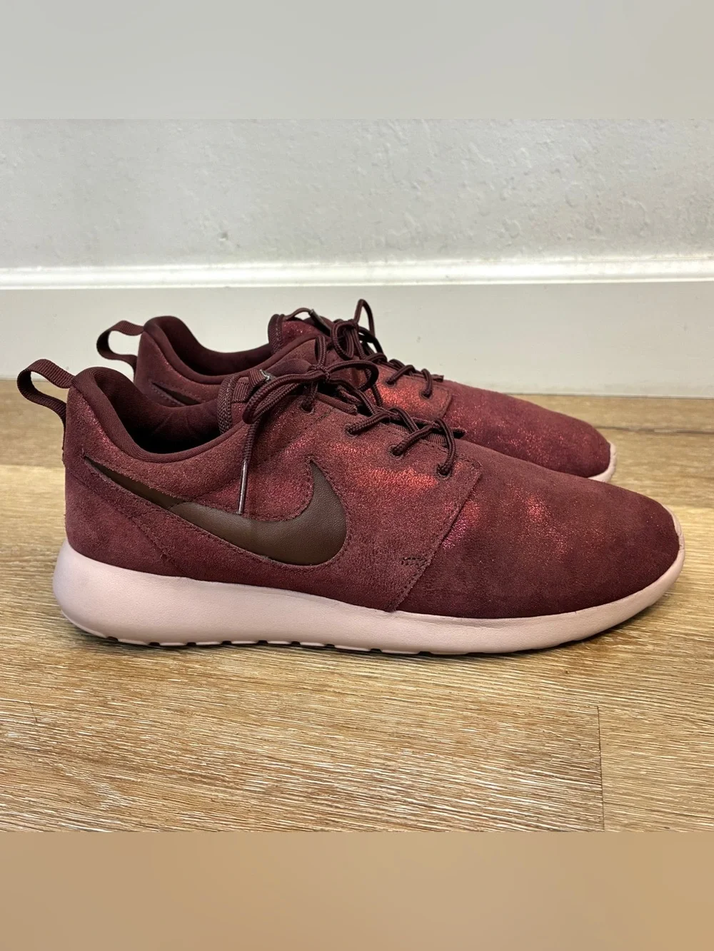 Nike Roshe One Premium Sneakers Red Burgundy Metallic Women’s US 10 EU 42 27cm